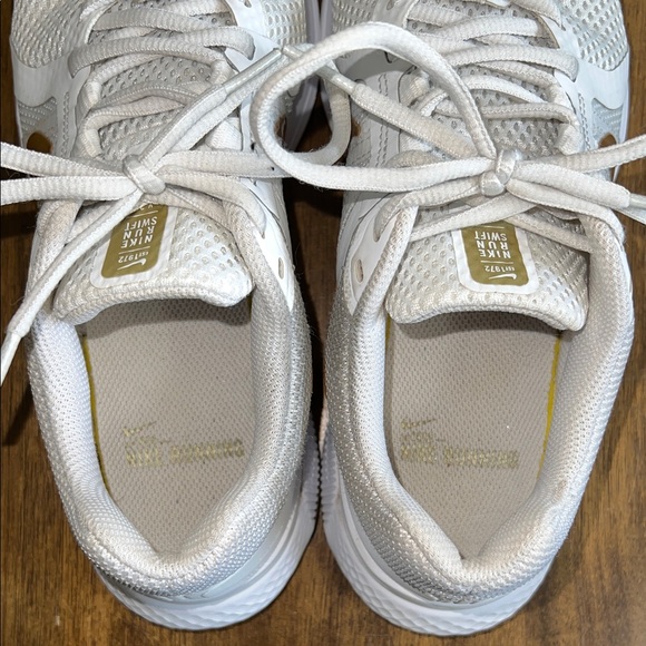 Nike Run Swift 2 White and Gold Athletic Shoes CU3528-010 Women’s Size 7.5 - Picture 9 of 14